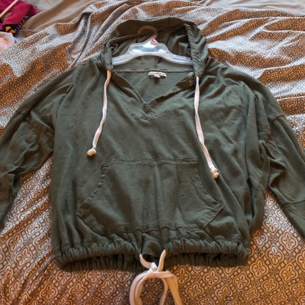 American eagle cropped quarter sleeved hoodie